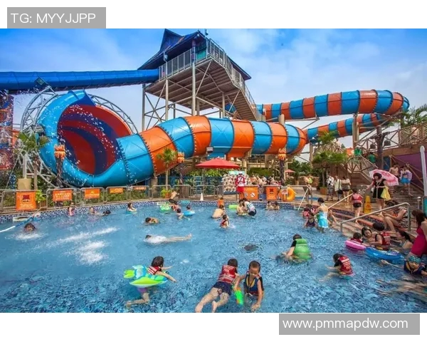 畅游天地间，公共泳池乐园